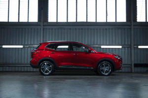 MG HS Side Profile